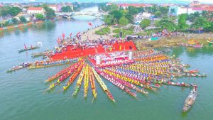 Lễ hội Đua thuyền thể hiện sức mạnh đoàn kết và khát khao chiến thắng.